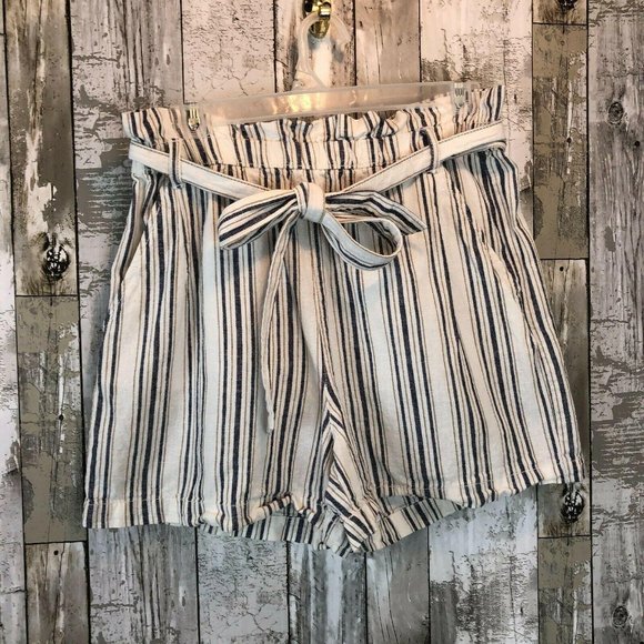 a.n.a Pants - ANA LINEN SHORTS SIZE MEDIUM WOMENS WHITE STRIPE